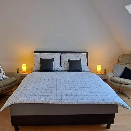 Δωμάτια σε οικογενειακή κατοικία Babi Apartmanhaz Gyenesdiás