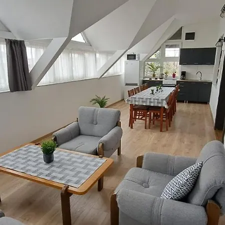 Homestay Babi Apartmanhaz Gyenesdias