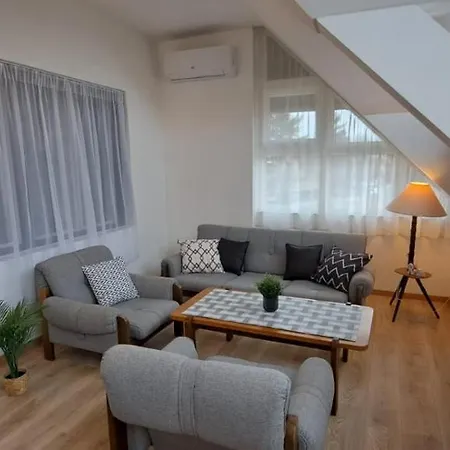 Babi Apartmanhaz Δωμάτια σε οικογενειακή κατοικία Gyenesdiás