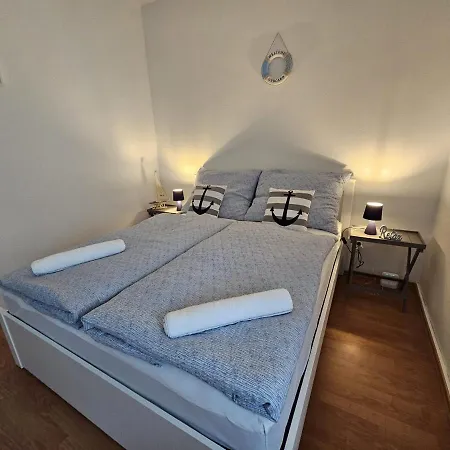 Babi Apartmanhaz Homestay Gyenesdias